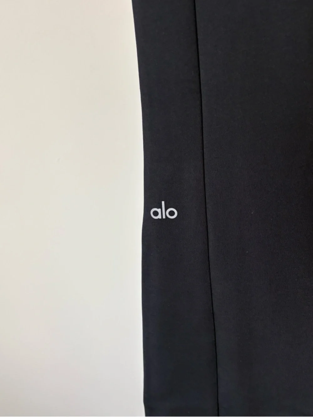 Alo Yoga High-Waist Zip It Flare Leg Black Legging Pants EUC Size Medium